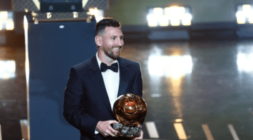 ميسي يفوز بالكرة الذهبية الثامنة كأكبر أحد مسيطري الجائزة في العالم