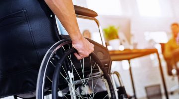 عاجل.. الموارد البشرية تعلن عن إمكانية العمل في مهنتين لذوي الإعاقة