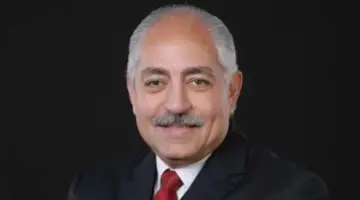 انباء عن وفاة العامري فاروق نائب رئيس الاهلي المصري وشقيقه يكشف الحقيقة