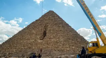 "حقيقة تغليف الهرم" الذي أثار جدلاً بين المواطنين في الشارع المصري