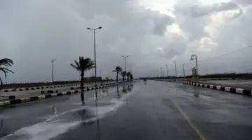 "الدفاع المدني السعودي"... يؤكد على ضرورة البقاء في أماكن آمنة بسبب حالة الطقس السيئة في المملكة