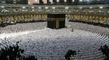 عاجل إعلان جدول أئمة الحرم المكي في رمضان 1445 لصلاة التراويح والتهجد