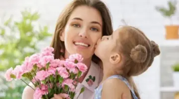 ما هي أجمل وأحدث رسائل تهنئة عيد الأم لعام 2024؟