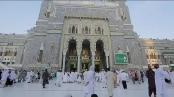 أحمد عسيري فتح أكبر عدد من أبواب الحرم المكي لاستيعاب المصلين والمعتمرين بالعشر الأواخر برمضان