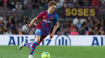 "برشلونة" يكشف تفاصيل اصابة فرينكي دي يونغ خلال الكلاسيكو وحقيقة انتهاء موسمه الكروي