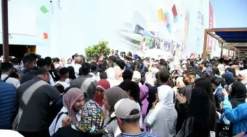 ما سبب تدافع الجمهور المغربي على الكاتب السعودي أسامة مسلم؟