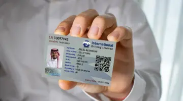 هل رخصة القيادة الدولية تسمح للزائرين بالقيادة في السعودية؟ .. المرور السعودي يجيب