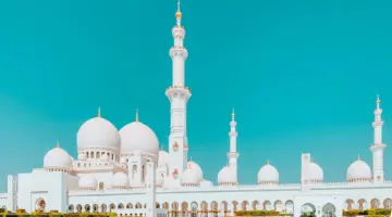 الشيخ محمد بن راشد يعتمد الاقامة الزرقاء الامارات طويلة الأمد لمدة عشر سنوات