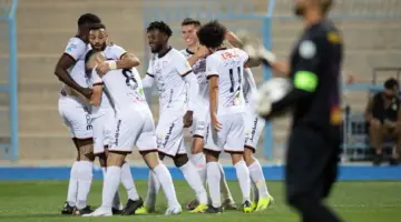 مواجهة نارية تجمع بين الشباب والفتح اليوم بدوري روشن السعودي 