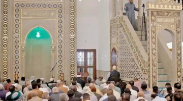 شعيرة عظيمة وفرض واجب: صلاة الجمعة لقاء مع الله وتقوية للأخوة