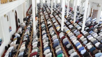 أدعية مستجابة.. دعاء يوم الجمعة مكتوب مفاتيح الجنان وفضل قراءة سورة الكهف هذا اليوم
