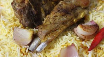 الحنيذ السعودي وتجربة غذائية أصيلة ومميزة.. اليكم المقادير والخطوات تابعونا