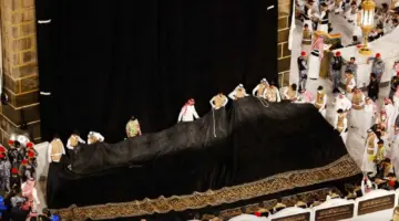 مع بداية العام الهجري الجديد.. بدء أعمال مراسم تغيير كسوة الكعبة المشرفة