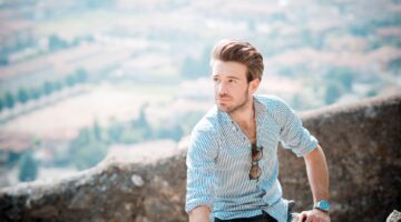 ما هي أفضل الملابس للتعامل مع ارتفاع درجة حرارة الصيف؟