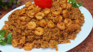 "بمقلاة واحدة" طريقة عمل طاسة الأرز المقلي بالجمبري بالمقادير لشخصين