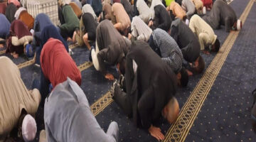 مواعيد صلاة التراويح في الرياض 1446 واسماء أئمة الحرم المكي في الأيام الأولى من الشهر