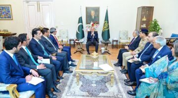 UAE Foreign Minister Abdullah bin Zayed and Pakistan PM Discuss Enhancing Bilateral Cooperation