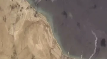 أول تعميم حكومي عاجل لتجار النفط وملاك السفن عقب قصف ميناء رأس عيسى وإغلاق ميناء الحديدة