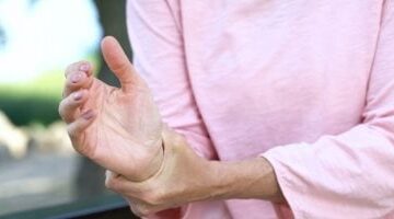 9 أعراض تحذيرية لالتهاب المفاصل.. علامات لا تتوقعها