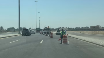 كيف يتلف إسفلت طريق صفوى بعد 137 يوماً فقط؟