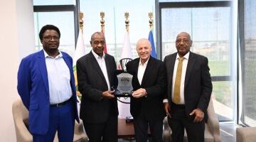 أبو ريدة يعقد لقاءً مع رئيس الاتحاد السوداني لتعزيز سبل التعاون