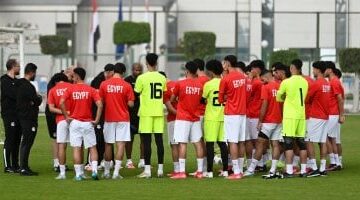 أسامة نبيه يحذر لاعبي منتخب سيراليون: الالتزام والأداء الجماعي ضروريان!