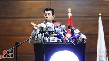 أشرف صبحي: بروتوكول تعاون بين الوزارة والإعلاميين خطوة للعمل المؤسسي
