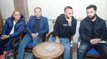 أفشة ومحمد شحاتة فى عزاء إبراهيم شيكا لاعب الزمالك السابق
