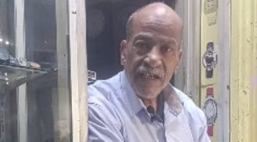 أقدم ساعاتي في مصر.. حكاية عم محمد في تصليح الساعات منذ 50 سنة.. فيديو