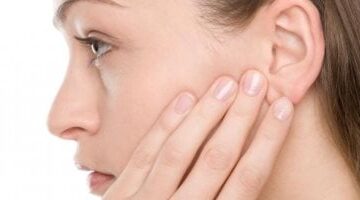 ألم الأذن المزعج للصغار والكبار.. اعرف أسبابه وطرق العلاج