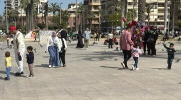 احتفالات شم النسيم فى بورسعيد.. إقبال على حديقة المسلة بميدان الشهداء