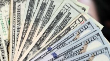 استقرار سعر الدولار في التعاملات المسائية للإثنين 28 أبريل 2025