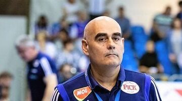 الأهلي يبدأ مفاوضاته للتعاقد مع باستور لتدريب فريق كرة اليد