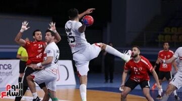 الأهلي يتقدم على الزمالك 11 - 10 بالشوط الأول في نهائي كأس مصر لكرة اليد.. صور