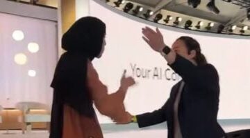 القصة الكاملة لموظفة مايكروسوفت حديث السوشيال ميديا (فيديو)