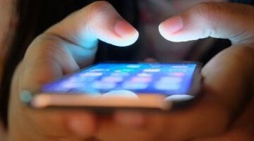 الهواتف الذكية بدون شاشات: هل سننتقل إلى الأجهزة القابلة للارتداء؟