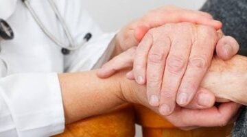 اليوم العالمى لمرض باركنسون "الشلل الرعاش".. ما أعراضه وطرق العلاج؟