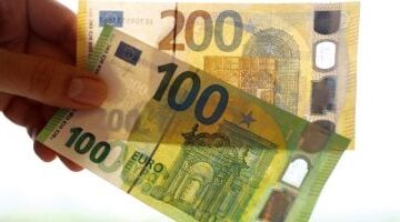 بعد انتهاء أجازة العيد.. هل تغير سعر اليورو اليوم الخميس بالبنوك المصرية