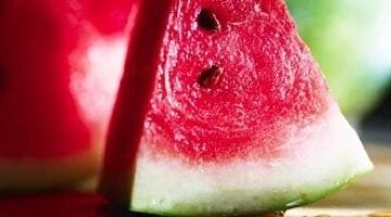 تعرف على خطوات اختيار البطيخة الحلوة والناضجة.. "عشان لما تاكل ما تتصدمش".. فيديو