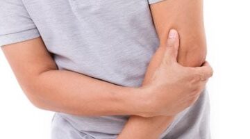 حالة تجعل الشخص يفقد السيطرة على إحدى يديه.. ما هى متلازمة اليد الغريبة