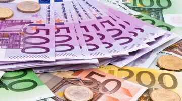 سعر اليورو اليوم الخميس 3 أبريل 2025 فى أول تداول بالبنوك بعد عيد الفطر