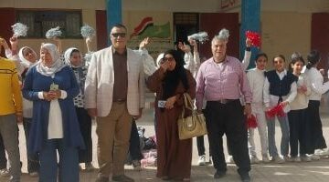 شاهد طابور الصباح وتحية العلم بمدارس الشرقية بعد إجازة العيد.. فيديو