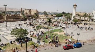 شم النسيم أمام معبد الأقصر.. الأهالى يتجمعون بساحة أبو الحجاج.. فيديو