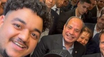 صاحب أشهر سيلفى مع الرئيسين السيسى وماكرون فى خان الخليلى يقيم حفلا.. فيديو