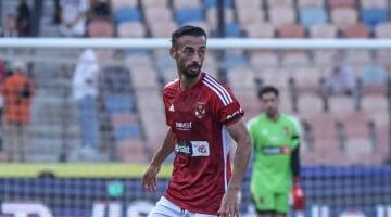 طبيب الأهلي يتواصل مع أحمد عبد القادر لتأهيل عضلته الخلفية