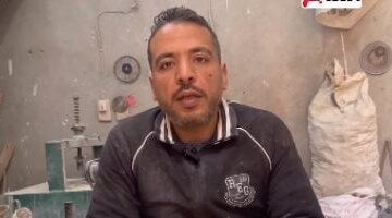عم جلال نجار أرابيسك بلغ الـ 78 عامًا ولا يزال يبدع فنًا.. فيديو