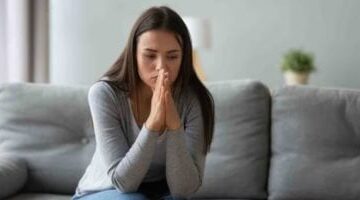 فضفض وفك عن نفسك.. كبت التعبير عن المشاعر يعرضك لـ 5 مشكلات صحية