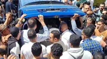 لحظة تشييع جثمان سليمان عيد.. حمدى الميرغنى مش متماسك وصديق الطفولة منهار