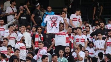 مشجع زملكاوى يرسم علامة X على قميص زيزو خلال مباراة ستيلينبوش.. فيديو