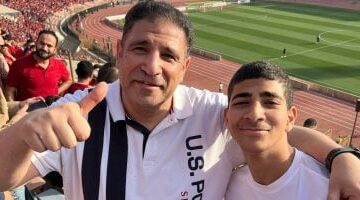 مفاجأة في دوري الأبطال.. مشجع زملكاوي يدعم الأهلي أمام صن داونز في الملعب